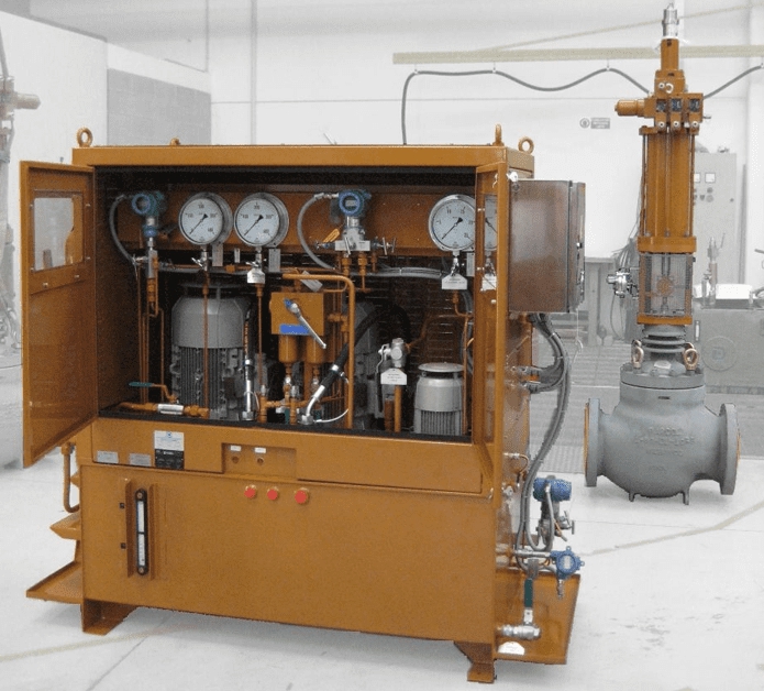 Hydraulic system for a geothermal power plant