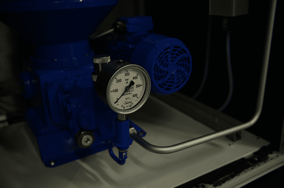 Станция автоматической централизованной двухлинейной смазки CTR-KV-C0014 в шкафу с утеплением и обогревом для барабанного окомкователя