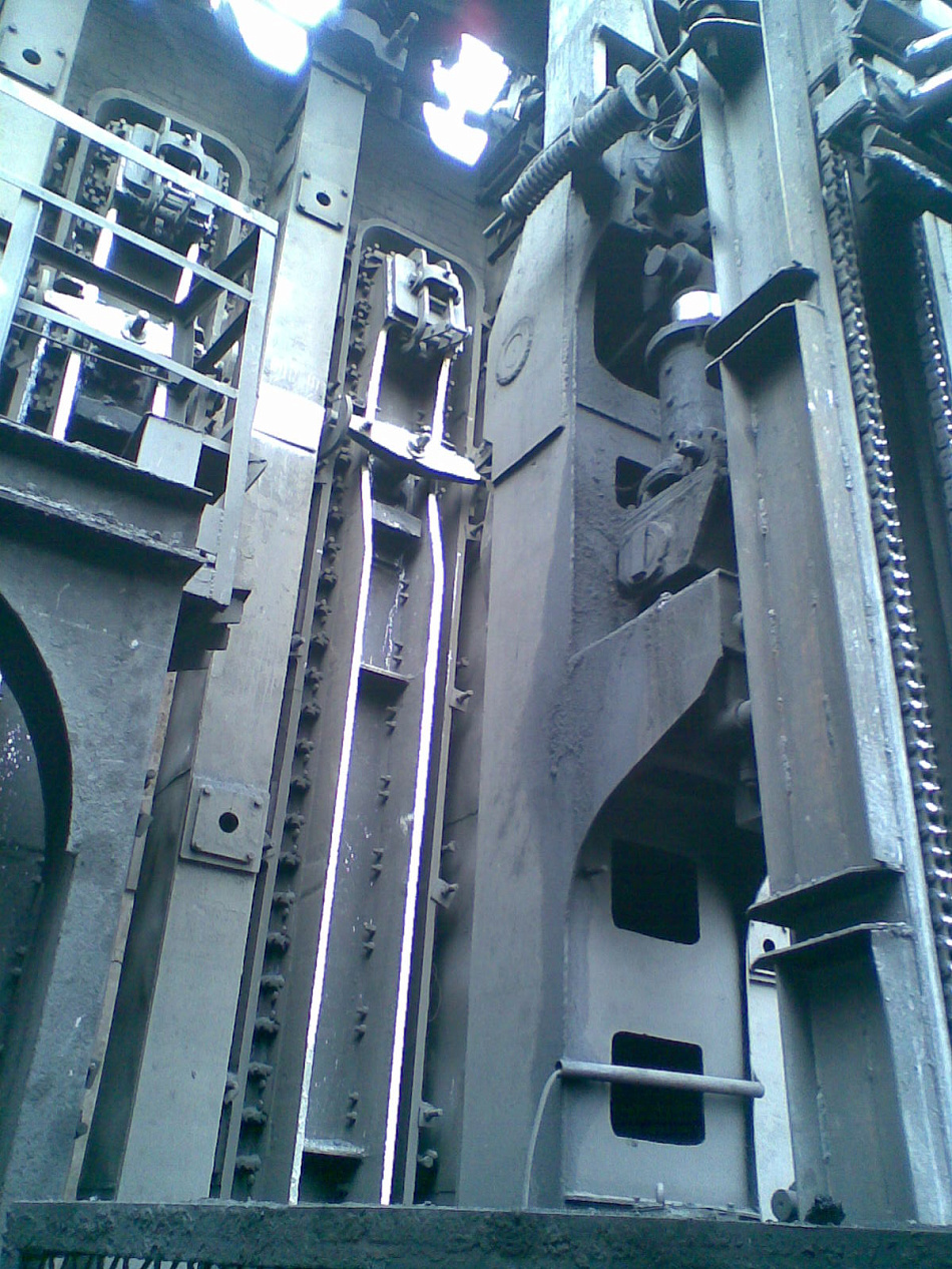 Гидравлическая система открывания крышек стояков для отвода газа для КХП (Коксохимическое производство)