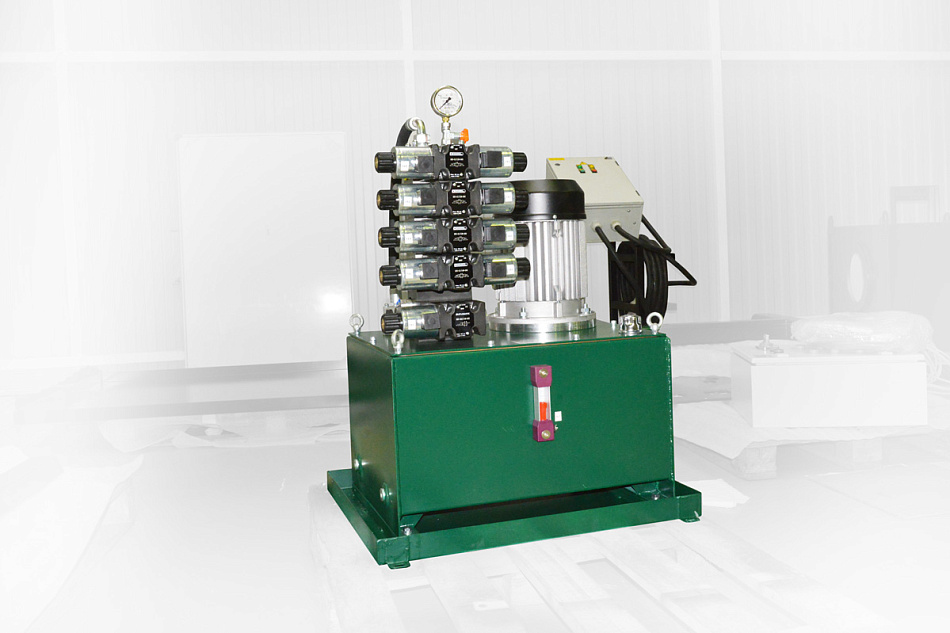 Гидростанция CTR-KV-C0061 для протекторного агрегата "Дуплекс", используемого на шинном комбинате