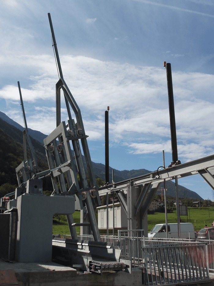 Гидропривод рабочих двустворчатых ворот и рабочих затворов водопроводных галерей