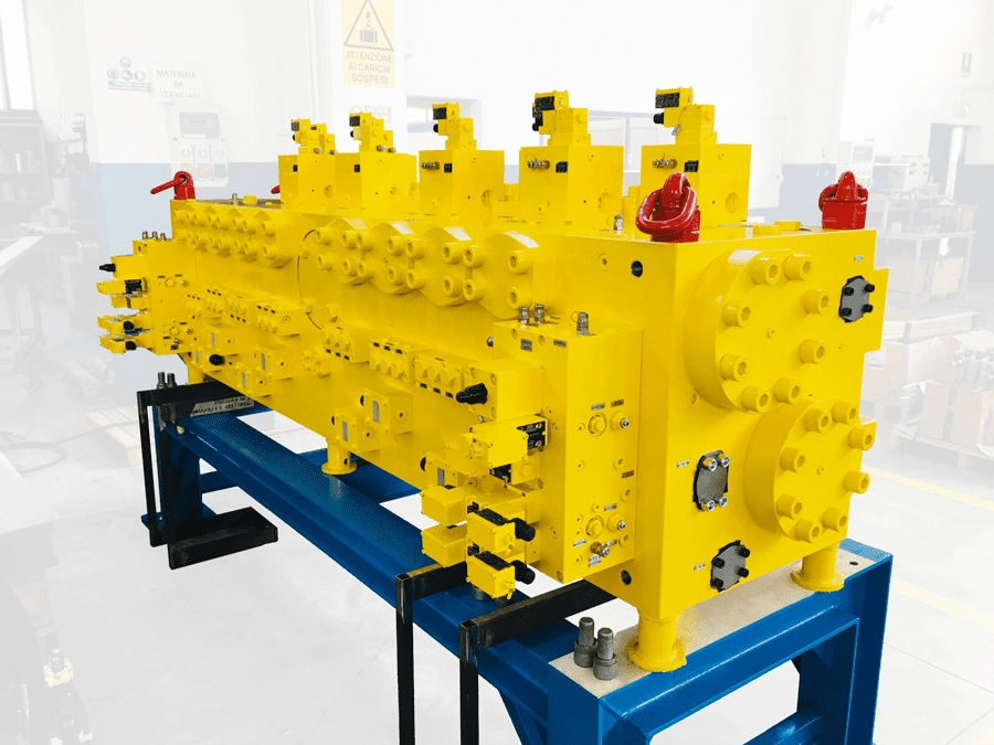 Гидроблок для соединения танкера с нефтепромысловой платформой