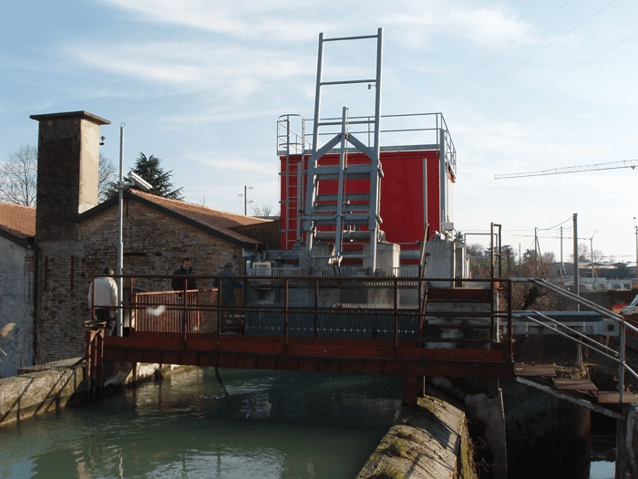 Гидропривод рабочих двустворчатых ворот и рабочих затворов водопроводных галерей