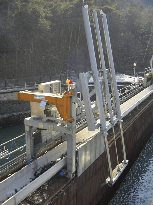 Гидропривод рабочих двустворчатых ворот и рабочих затворов водопроводных галерей