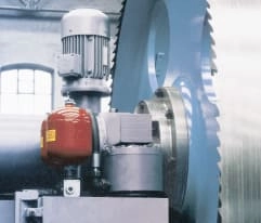 Привод круглопильного отрезного станка