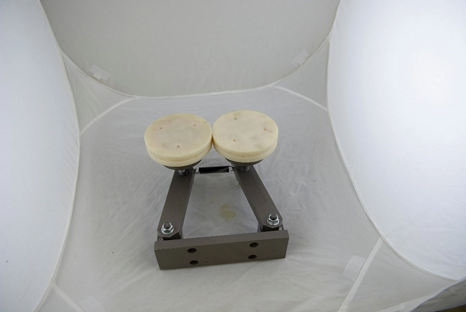 Система смазки боковой поверхности рельс моста и каретки мостового крана