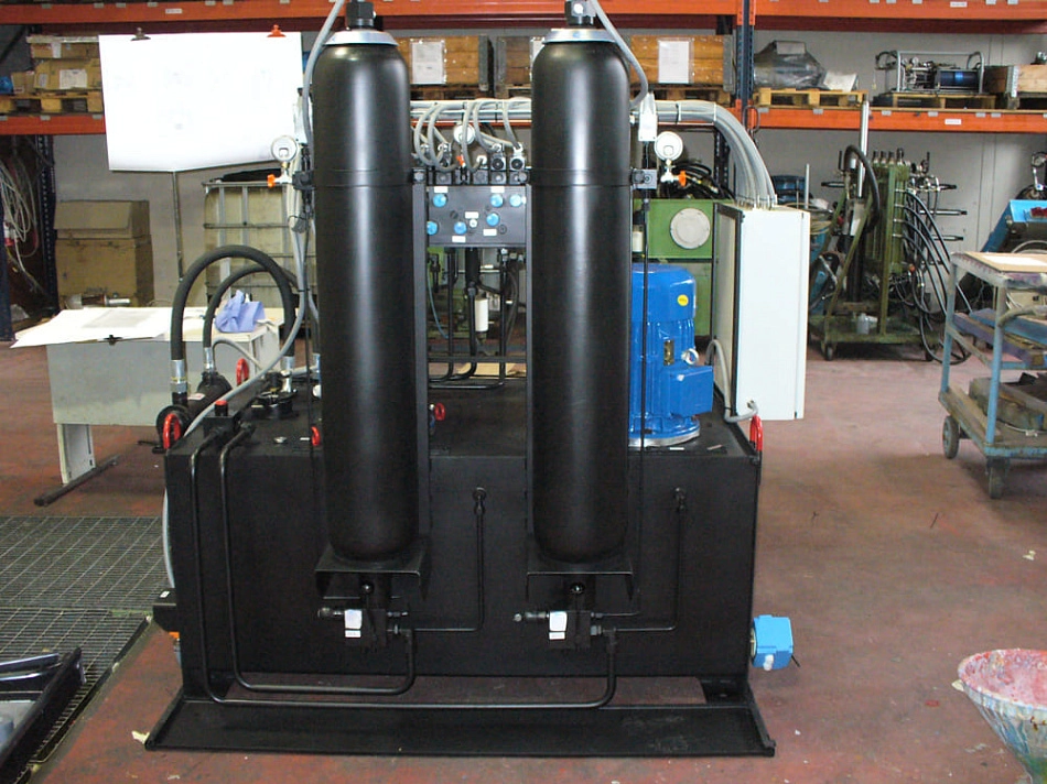 Маслостанция 0297744 гидропривода шиберных затворов сталеразливочных ковшей на негорючих рабочих жидкостях установки непрерывной разливки стали в конвертерном производстве