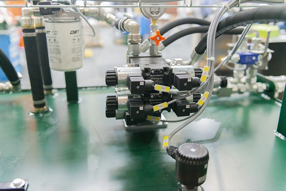 Гидростанция для управления гидроцилиндром, приводящим в движение механизм трубы Вентури