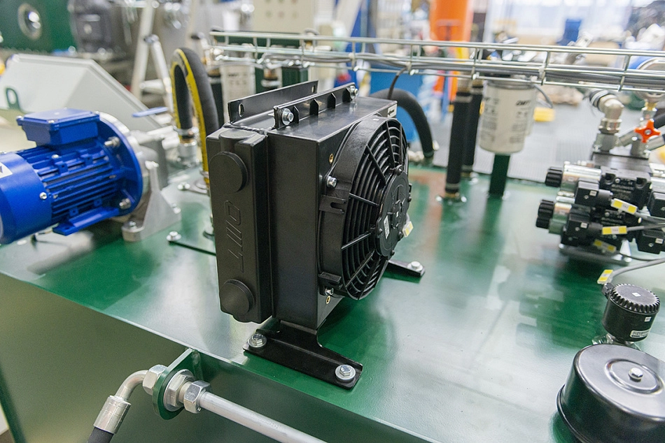 Гидростанция для управления гидроцилиндром, приводящим в движение механизм трубы Вентури