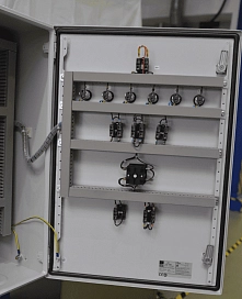 Система управления гидростанции подачи гидравлической жидкости к клапанному стенду управления стендом настройки кристаллизатора