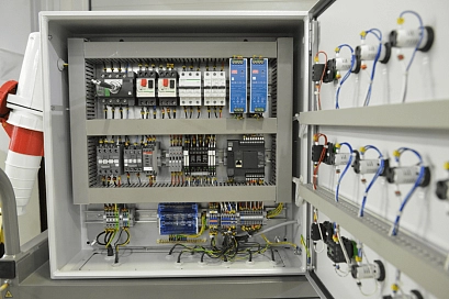 Система управления станцией гидравлической подачи рабочей жидкости под давлением при проведении заправки сборочных единиц и для проверки их функционирования